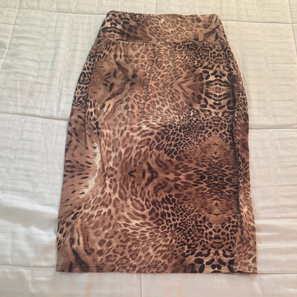 Animal Print Pencil Skirt in Brown and Black
Dress is small/medium